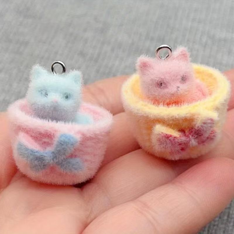 Jewelry Making Party - 4個入り3Dぬいぐるみ樹脂製猫ペンダント、DIYジュエリー製作イヤリング、キーホルダー、アクセサリー